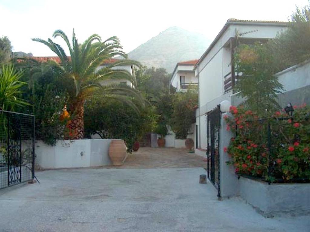 Sunningdale Hotel Agia Galini Exteriör bild